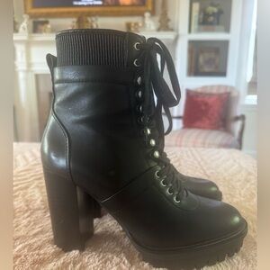 Vince Camuto Women's Ermania Lace Up Lug Sole Combat Booties. Like New. Size 7